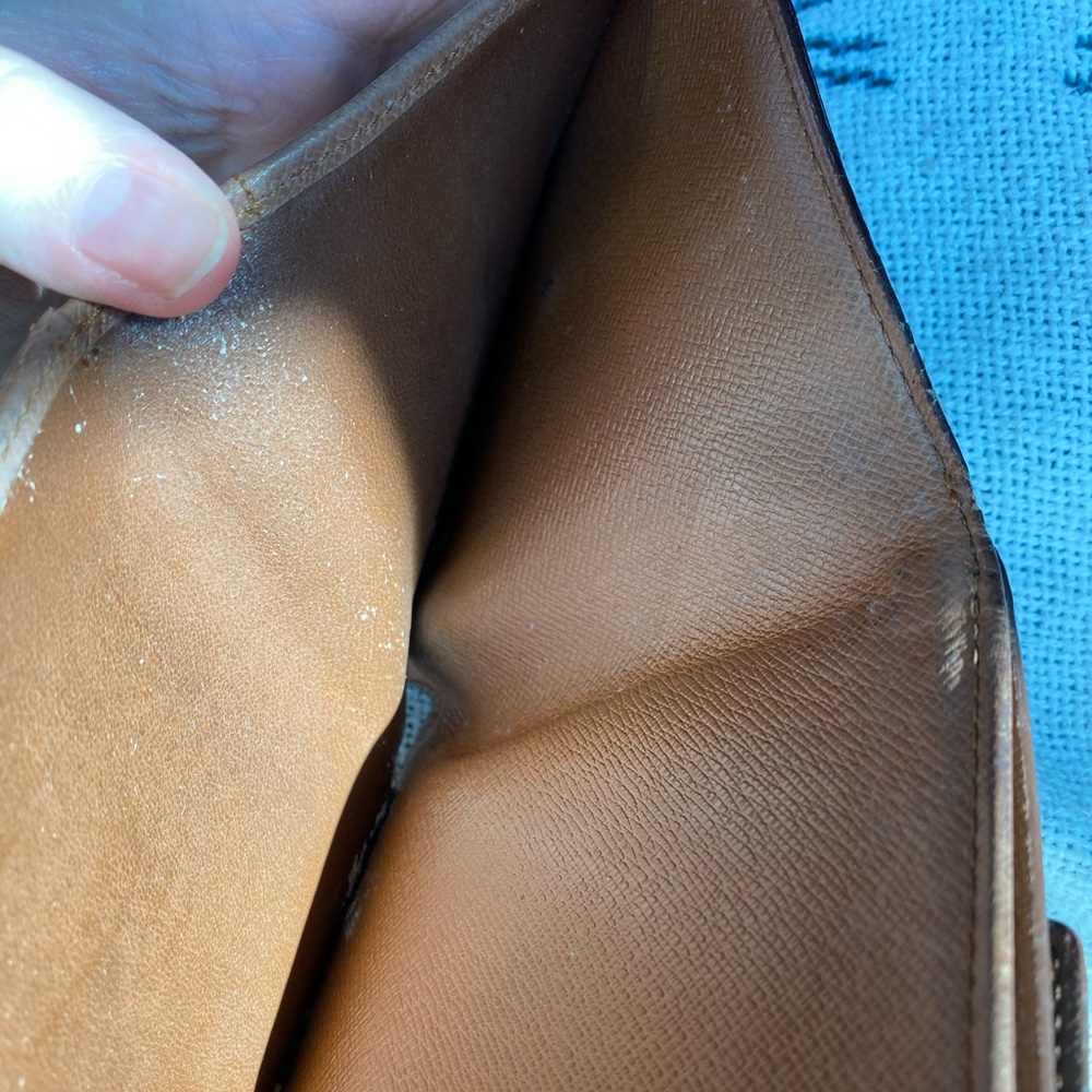 Louis Vuitton Wallet - Picture 5 of 8